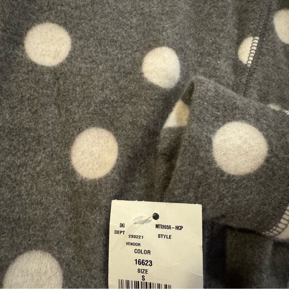 NWT small gray with white dots fleece sweater - Picture 3 of 4